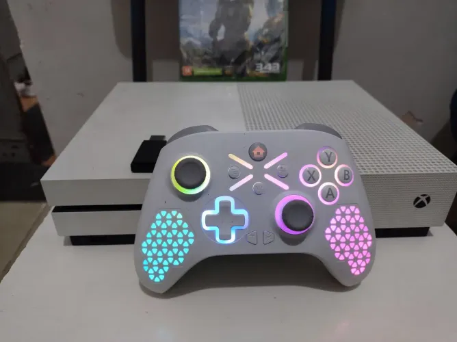 Xbox one s 500Gb + controle + dois jogos.