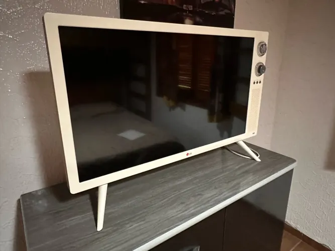 TV Retrô Vintage Antiga ? Para Decoração ou Coleção