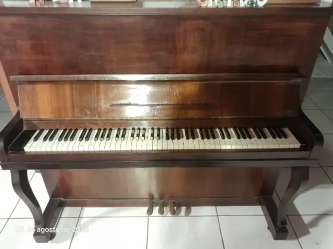 Piano Vertical Fritz Dobbert em excelente estado