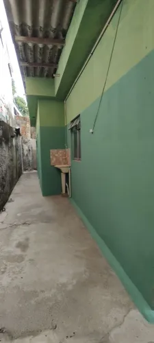 Casa com quintal ah 5 minutos do centro de Queimados informações pelo ZAP *