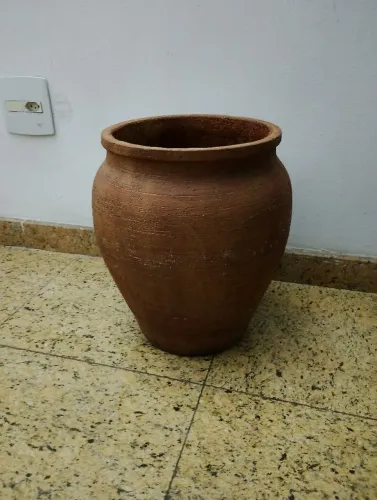 Vaso de barro rústico