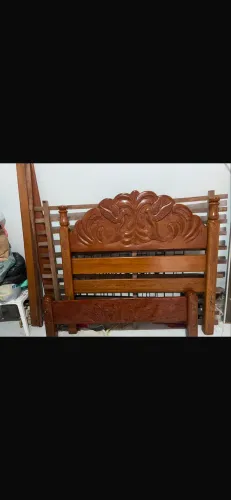 Cama de Madeira Maciça Entalhada com Cabeceira - Linda!