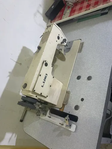 Máquina reta industrial