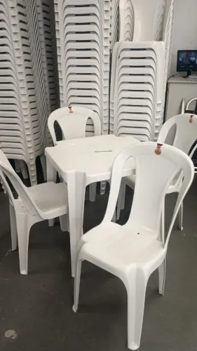 Mesa com 04 Bistrôs JR PLÀSTICOS