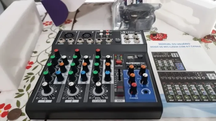 Mesas Som Blue Usb marca Vedo modelo Af4 4 Canais novinha
