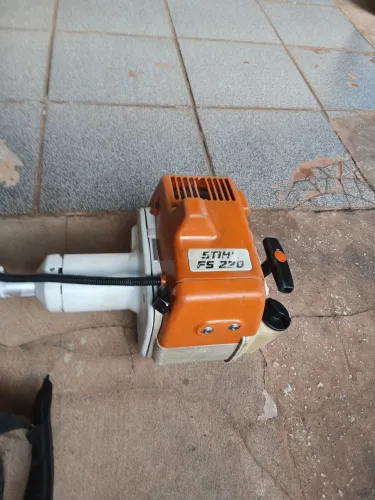 Roçadeira fs 220
