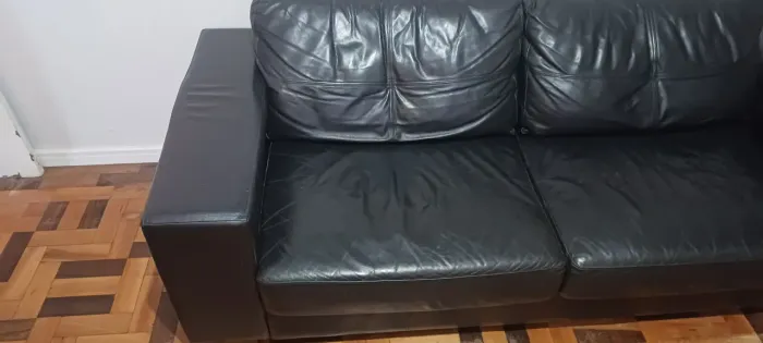 Sofa couro preto Domini