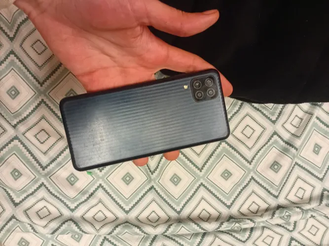 Samsung M12 - USADO