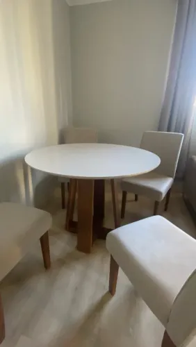 Mesa de Jantar + 4 Cadeiras - Excelente Estado - R$ 1.000