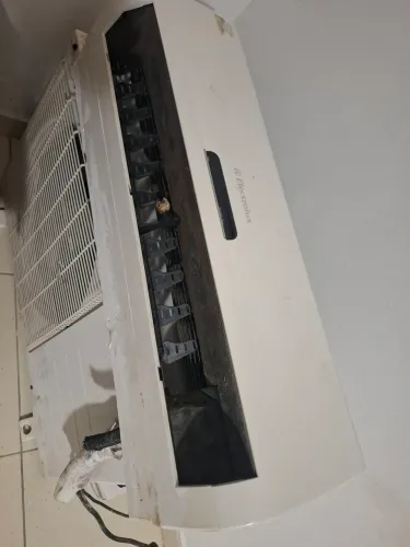 Split Electrolux 9000Btus Usado avaria