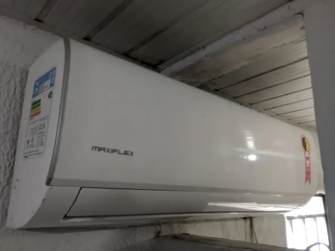 Ar-condicionado maxflex 9000 BTUs bem vc conservado., valor 700 reais 
