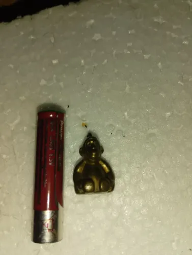 Pingente de metal macaquinho ( tailandês)