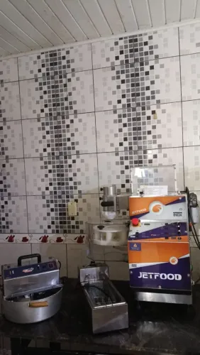 Vende-se máquina de salgados e outros