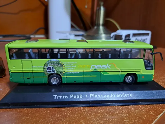 Miniatura de ônibus inglês. Escala 1/72, todo de metal