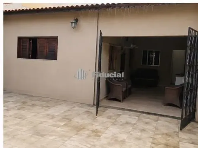 Excelente casa plana, 121m², móveis projetados, placa solar, sala, 03 qtos (1 suíte) cozin