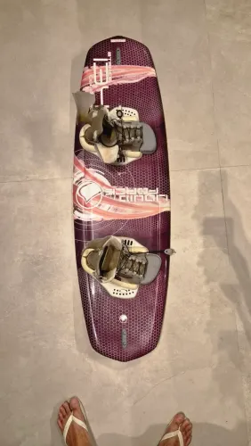 Prancha Wakeboard Liquid Force Stance 137cm + Bota Completa