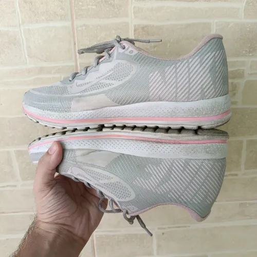 Tênis Nike Zoom Bonde 6 Cinza e Rosa - Para corrida e esportes