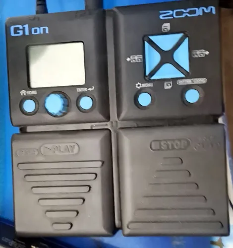 Pedaleira de guitarra Zoom G1 on