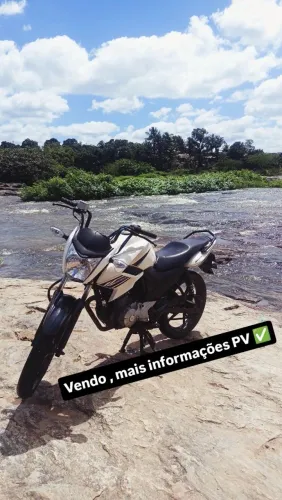 Vendo Yamahar fazer 150, ano 2015 ATRASADA