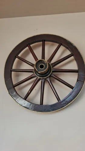 Roda de carroça original para decoração R$750,00