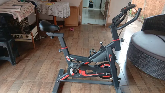 Vende-se Bicicleta ergométrica spinning...seminova...comprei a poucos meses.