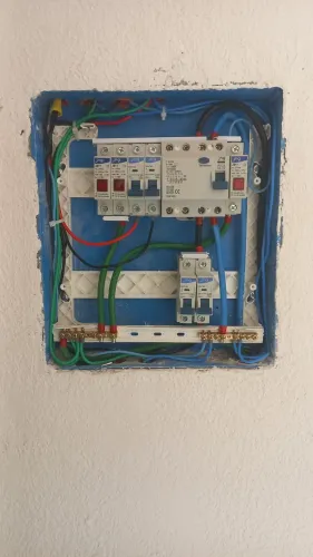 Eletricista e marido de aluguel-Reparos e Instalações