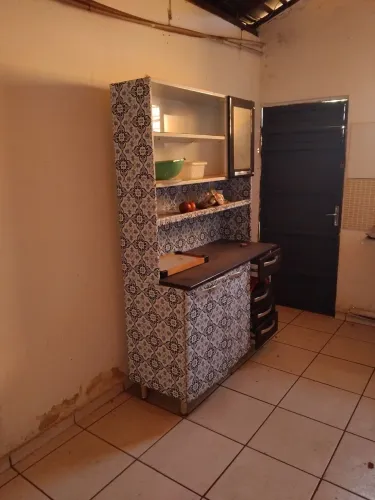 Armário de cozinha com defeito