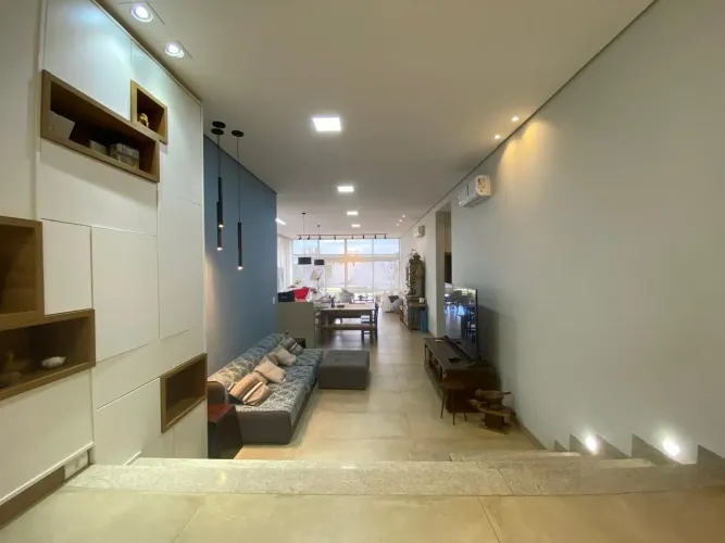 Casa à venda no Condomínio Jardins Gênova em Uberlândia