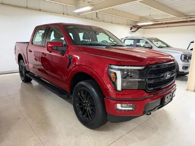 Ford F-150 Lariat Black 4X4 5.0 V8 2024