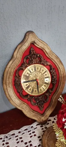 Relógio de Parede Vintage em Resina