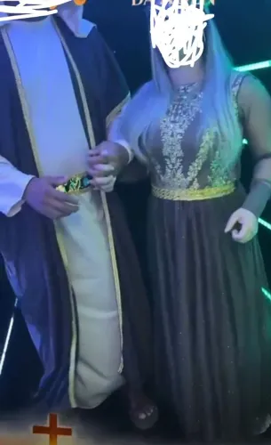 Vende-se um vestido e um roupão evangélico usando apenas uma vez