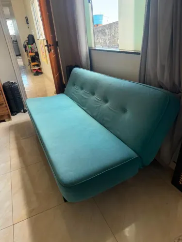 Sofá cama, azul tiffanny em excelente estado, não fazemos entrega.