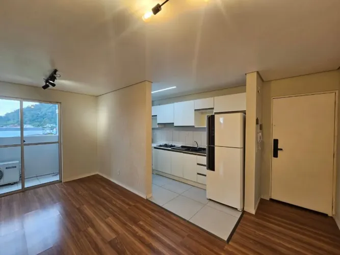 Apartamento com 2 dormitórios para alugar, 53 m² por R$ 3.206,00/mês - Espinheiros - Itaja