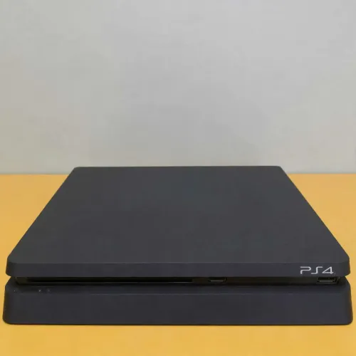 Vendo PS4 slim 1 terá