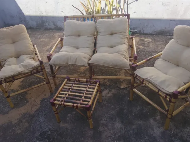 Conjunto de cadeiras de bambu