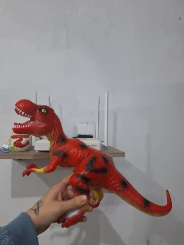 Brinquedo boneco de dinossauro grande com som