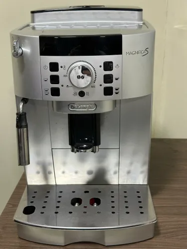 CAFETERIA DELONGHI - MAGNIFICA S