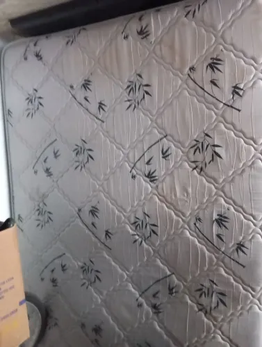 Vende-se cama box conjugada de casal com molas ensacadas