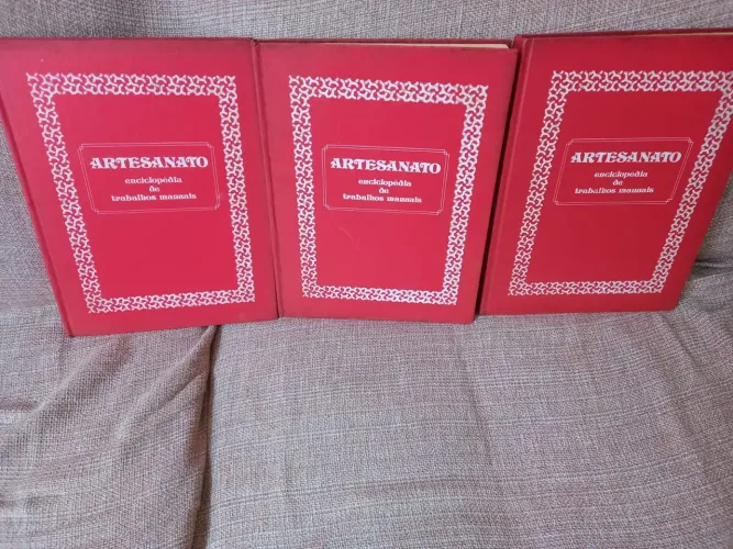 Vendo uma coleção de livro artesanato
