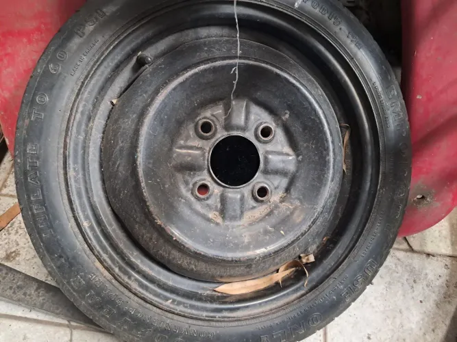 Roda de ferro Aro 15 estepe fino Nissan Tiida com Pneu 125 70 15 usados 4x114