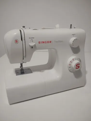 Máquina de Costura Singer Tradition 2250