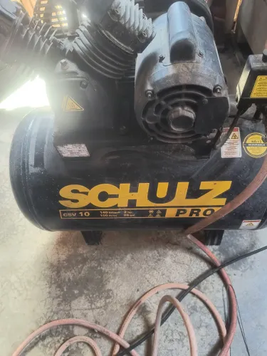 Compressor semi novo 