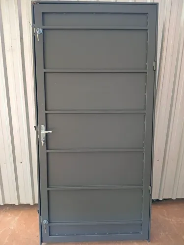 Porta de serralheria na chapa 18