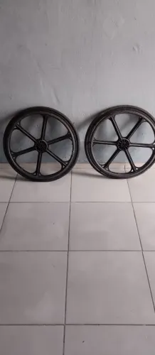 Par de Rodas Aro 24 Completa Com Pneu Inflável P/cadeira De Rodas 