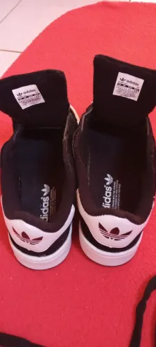 Tênis da Adidas número 35 baixo 