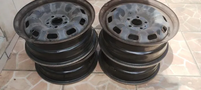 Rodas de ferro aro 15 com calotas