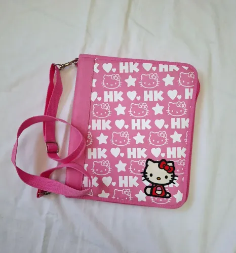 Pasta rosa Hello Kitty