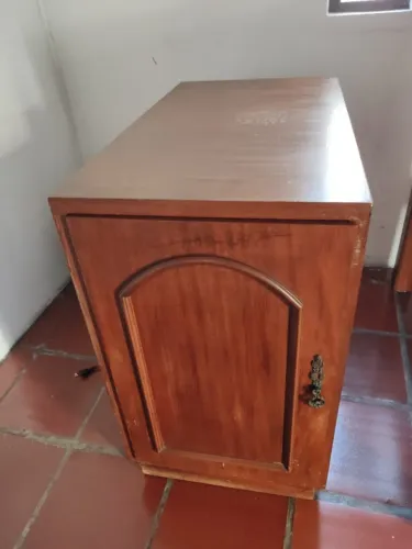 Móvel armário de uma porta em madeira, ótimo estado
