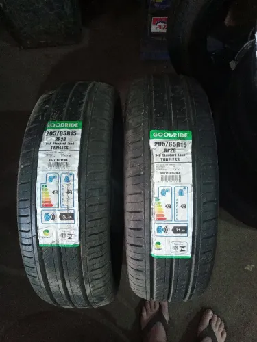 2 pneus 205/65R15 novos-leia tudo.