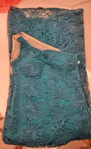 Vestido de Festa Longo em Renda Azul-Petróleo / Verde (Um Ombro Só)